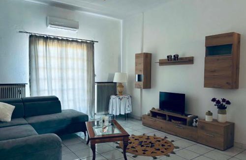 Lokroi Apartment | Apartment with Garden