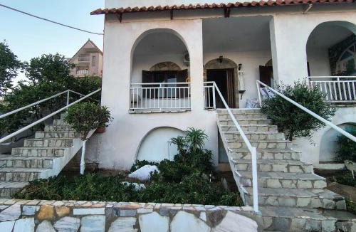 Agia Marina Mikrolimanou House | Villa Elvira