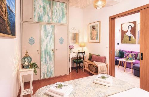 Koum Kapi Apartment | Orpheus House Beachfront 2BR Apartment with Balcony & Sea View Walk to Old Town