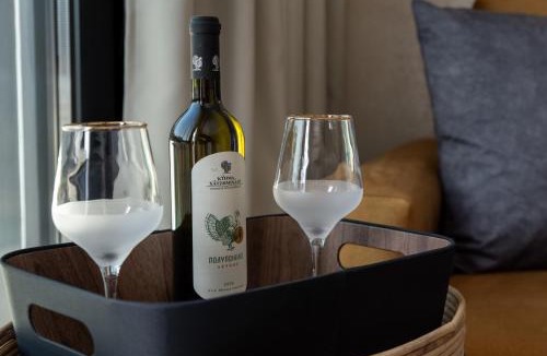 Spata-Artemida Apartment | Black Diamond Airport Luxury Pool Suites