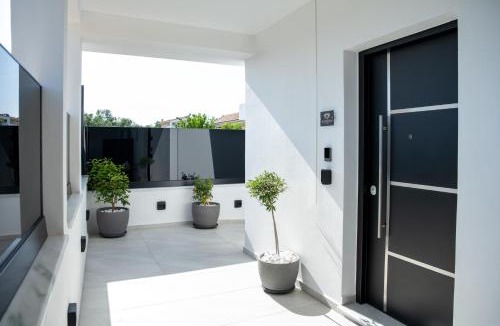 Spata-Artemida Apartment | Black Diamond Airport Luxury Pool Suites