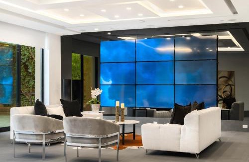 Beverly Hills Villa | Ultra Luxury 5BR Beverly Hills Estate with Private Pool Spa and Canyon Views