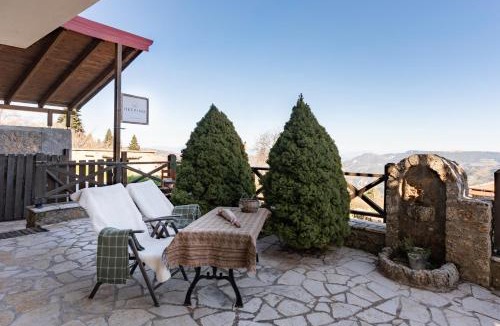 Synikia Mesi Trikalon House | Petrino Lodge Stone Mountain Retreat