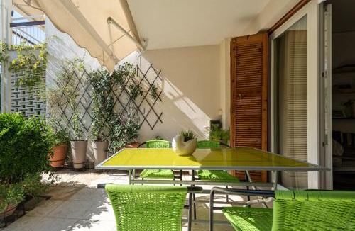 Vouliagmeni Apartment | Comfortable garden Apt near Vouliagmeni beach