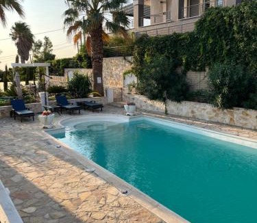 Rafina-Pikermi Cabin | Villa Erato