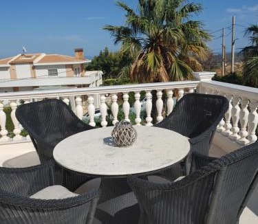 Rafina-Pikermi Cabin | Villa Erato
