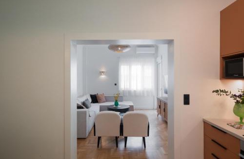Exarhia Apartment | Stylish 4BR Top Floor w Private Rooftop Lounge