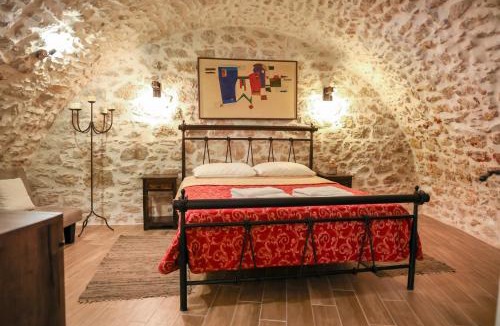 Oitylo House | Aspasia House