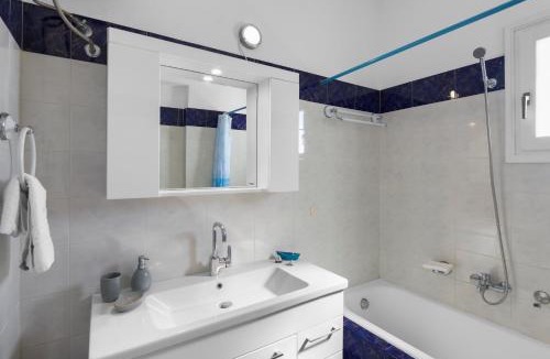 Piso Livadi Villa | Anthoula's Sea View Apartment