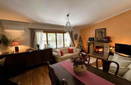 Mandra-Eidyllia Apartment | Daydream Nature Home - Hot Tub & Cinema Experience