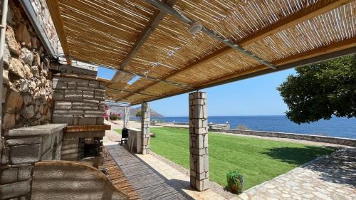 East Mani Apartment | Magic estate on the wave 1 by Villa Lagkadaki