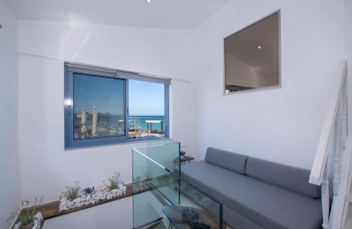 Koum Kapi Villa | Blue Balcony - Boutique Beachfront Suite with Private Parking Spot near Chania Old Harbor
