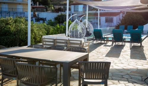 Lavreotiki Villa | Villa Luna Private Heated Hydro Pool BBQ Beach 4min