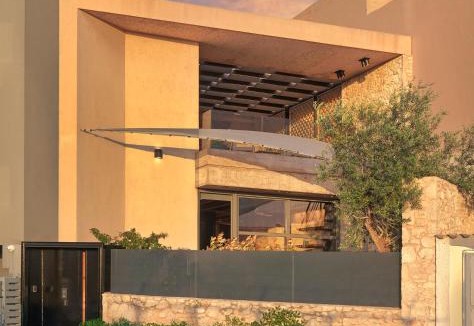 Piraeus House | Sea View Garden Suites
