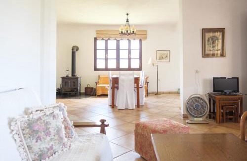 Episkopi House | Charming Country Home with Almyros Bay Panoramic Views 5 Min to Beach