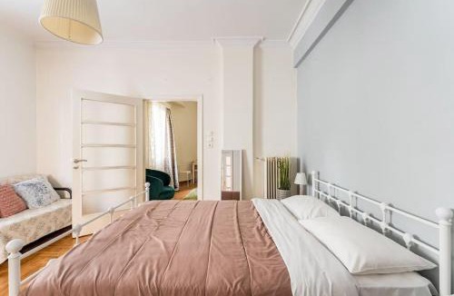 Makrigianni Apartment | Amazing 3BDR Apt with Unique Roof Garden in Plaka