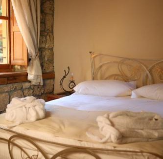 Almopia Apartment | Roes Suites
