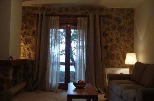 Synikia Mesi Trikalon House | Levanta Guesthouse