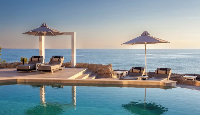 Akrotiri Olympus Luxury Suites