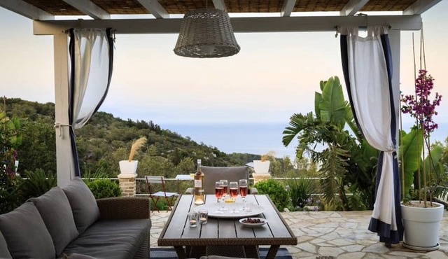 Juniper House - Charming 3 bed Villa With sea View