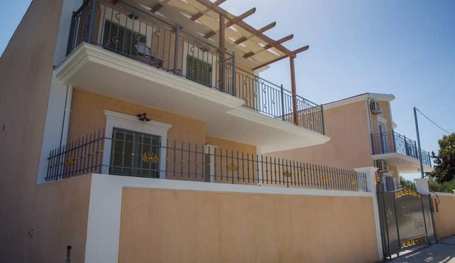 Villa Elpida at Minies