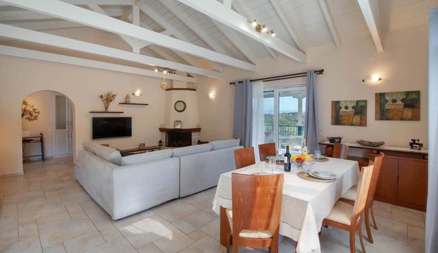 Maritina Villa - 2 BR House Surrounded by Olive Groves