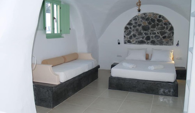 Mythos Traditional Stonehouse in Santorini