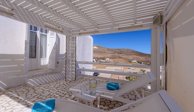 Aspalathras White Hotel
