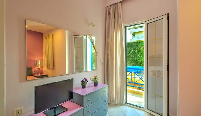 Sea Breeze Corner ,cozy Flat Neat the Beach