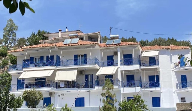 Matina Apartments Tyros
