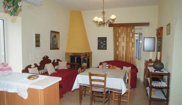 Tourloti Village House