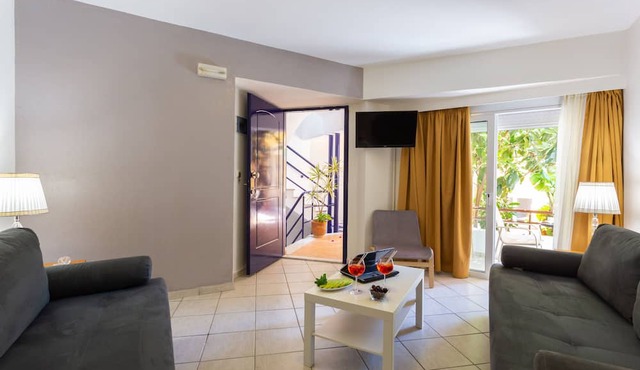 Faedra Beach Hotel