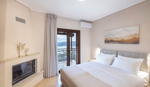 Lake Kremasta Hotel