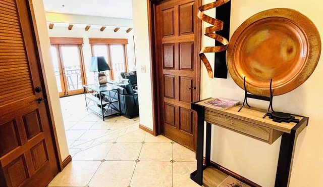 Best Hamilton Cove Views, remodeled Villa w. Golf Cart in Avalon