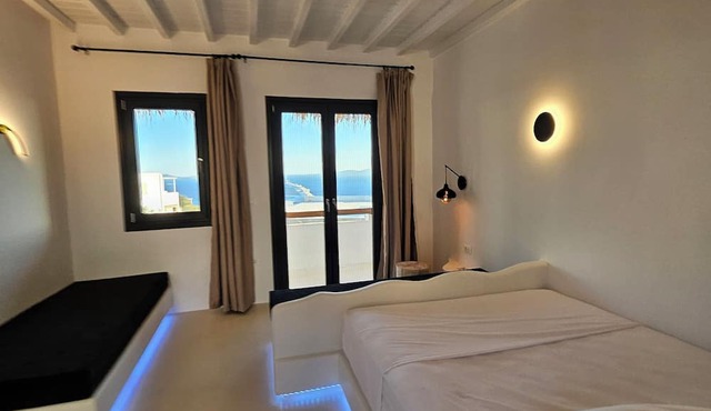Elli Tropical Suites