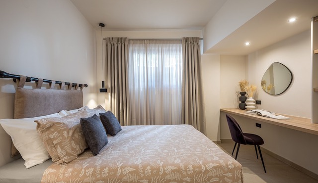 Elepoque Living - Luxury lower ground floor Apartment near the center
