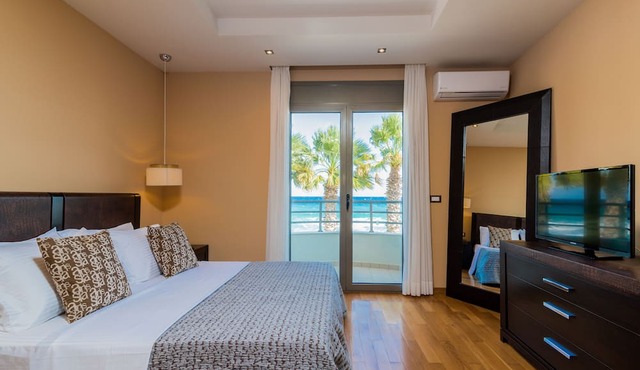 Gaia Deluxe SeaFront Villa, with Private Pool & Direct Access to the Beach