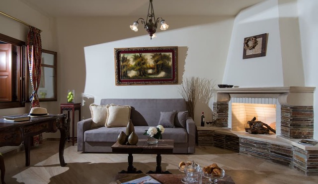 Oniropetra Luxury Suites