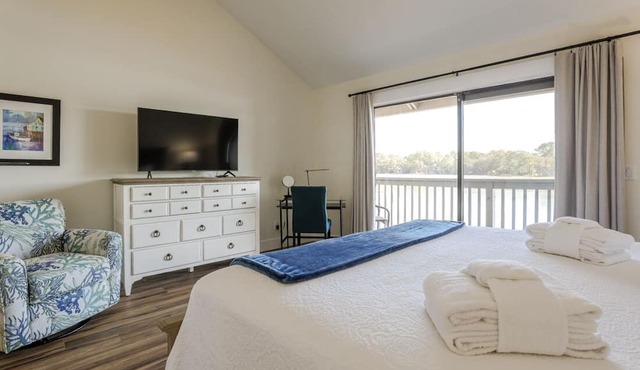 1625 Port Villas: Water Views, Dock and Steps to the Salty Dog - Free Bikes in Hilton Head Island