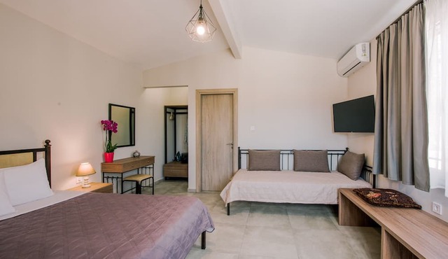 Acrocorinth Apartments