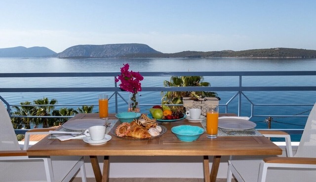 Grand Bleu Apartments & Villas