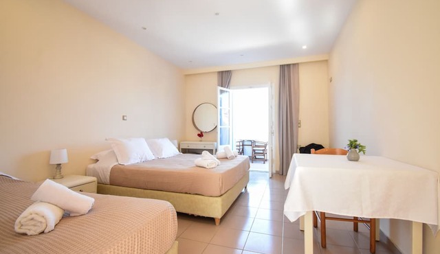 Apollonia Hotel