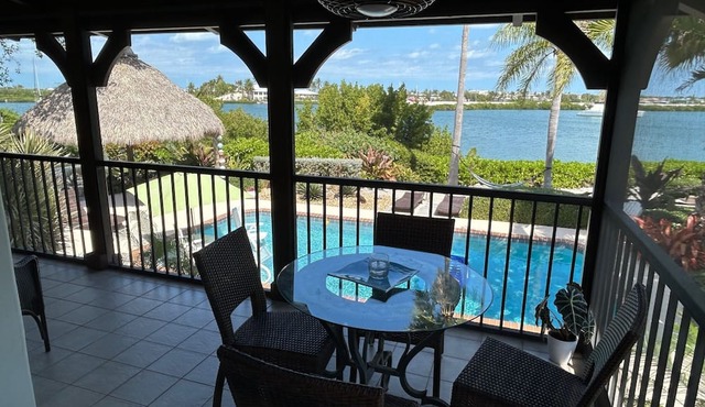 "Your own private resort" - Mockingbird Pointe - Waterfront, pool and dockage in Marathon