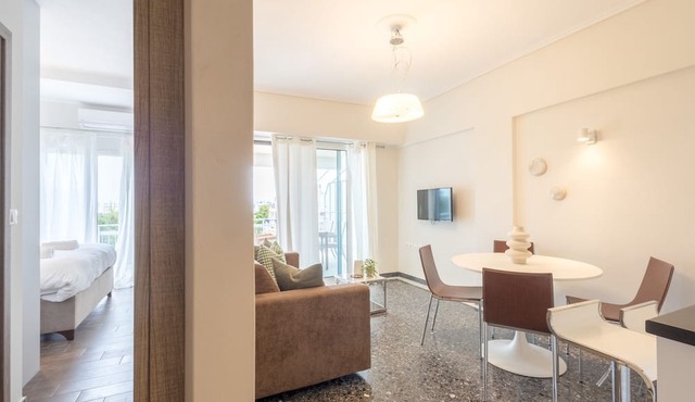 Beachfront 2-Bedroom Stay in Voula in Voula