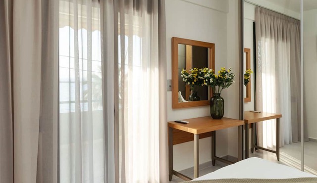 Elia Beach Deluxe Apartment