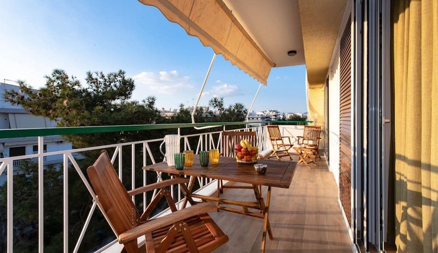 Artsy Spacious Cozy 2 BDR - 2 BAR Apartment in the quiet Glyfada Center