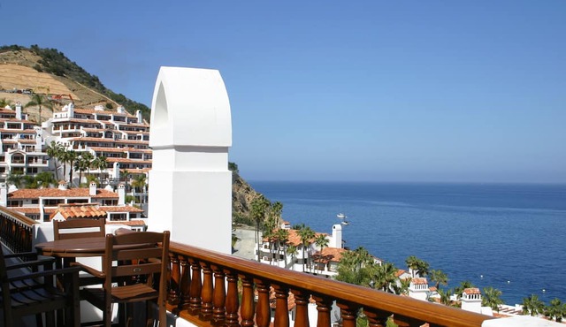 HamCove Full Ocean View GolfCart,WIFI,BBQ,A/C,rare,Smart TV Pool,Gym,OceanClose! in Avalon