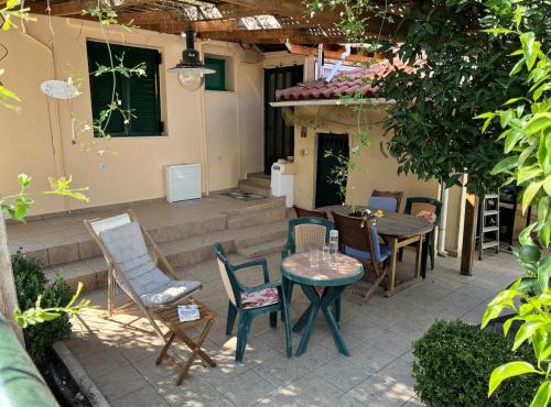 Authentic Greek Garden House in Central Xylokastro