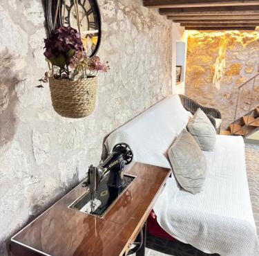 Arta Wood & Stone Traditional Villa Central Stay