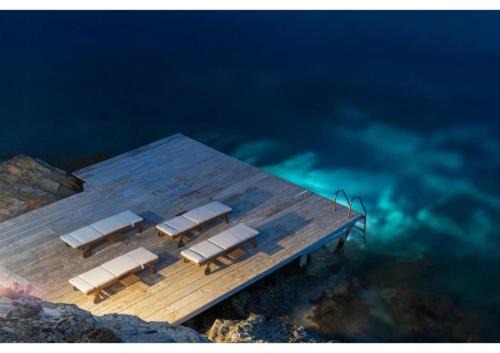 Blueros Luxury Villa